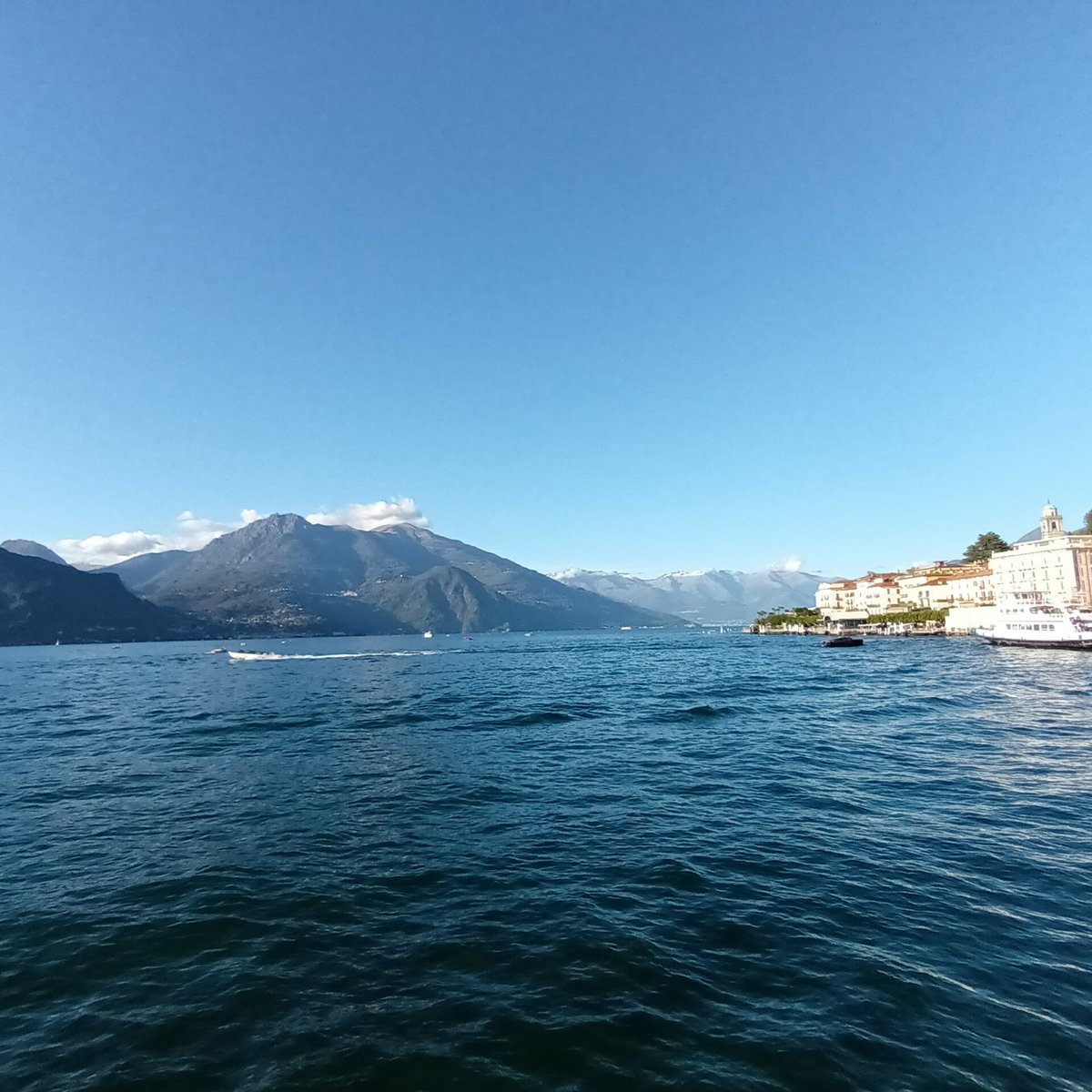 Oggi il mio buongiorno è per tutti quelli che hanno una grande sensibilità che spesso vedono come un difetto.
Ignorando invece che è un grande punto di forza in un mondo sempre più egoista...
Oggi metto su il caffè anche per voi ☕️ 
Buongiorno a tutti! 💕