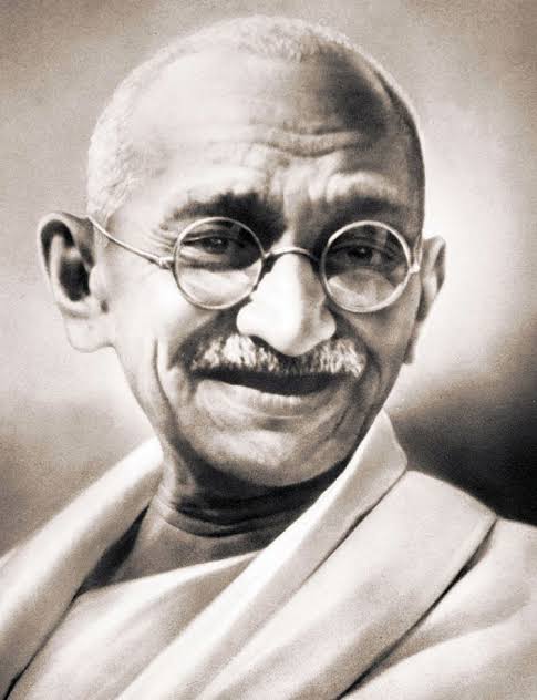 Demo61877410498's tweet image. राष्ट्रपिता महात्मा गांधी जी ने पूरी दुनिया को सत्य, अहिंसा, सत्याग्रह जैसे अनमोल विचार प्रदान किए और शांति का अद्भुत मार्ग दिखाया। बापू के संपूर्ण जीवन का संदेश था
प्रेम शांति सद्भाव स्वतंत्रता समानता स्वावलंबन और स्वाभिमान इन सपनों को साकार करना और बापू को सच्ची श्रद्धांजलि है
