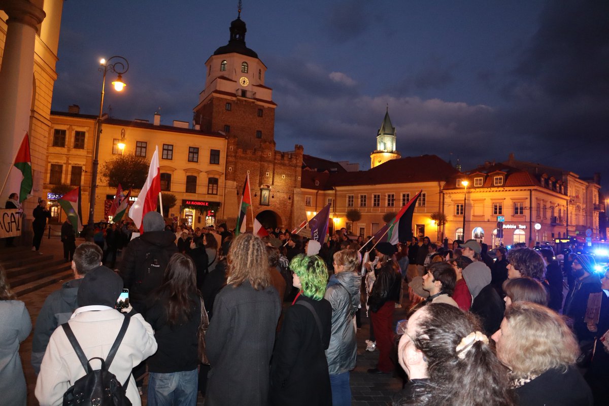 Razem wyszliśmy wczoraj na ulice Lublina, by sprzeciwić się notorycznym aktom izraelskiej agresji i całkowitej bezkarności. Żądamy natychmiastowej reakcji polskich władz. Alarm dla Gazy, wolność dla Flotylli!

#freepalestine🇵🇸