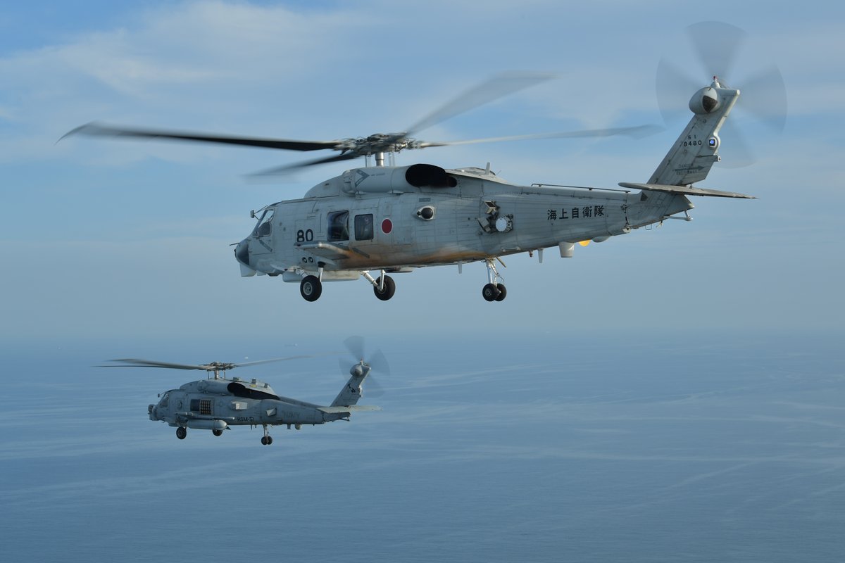10月2日、第51航空隊所属の #SH60K は、#米海軍 MH-60Rと共同訓練を