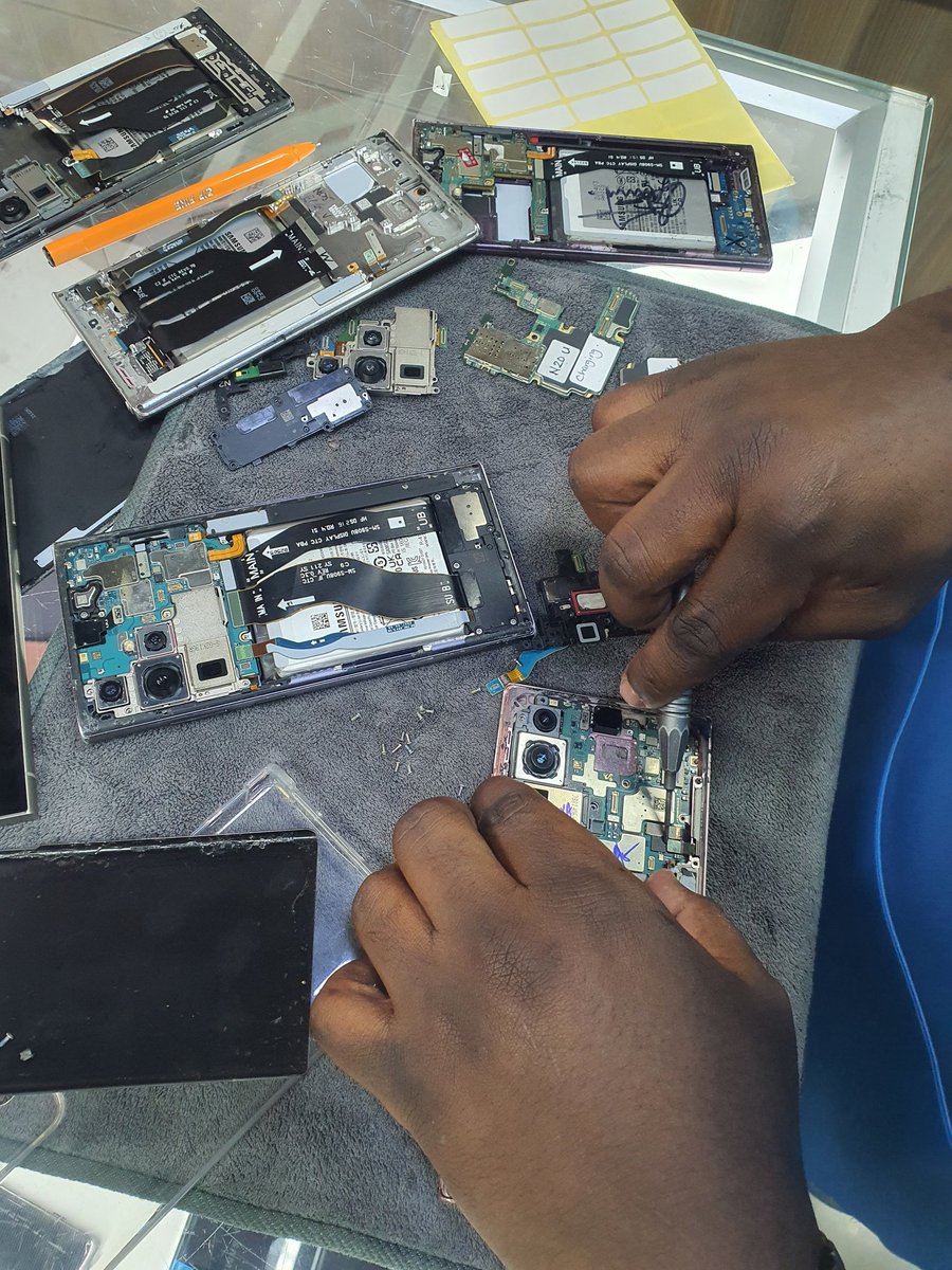 collo_skunky's tweet photo. 📱♠️WE SELL &amp; REPAIR PHONES♠️ 📱

⭐ What We Offer:
♦️ Brand New Smartphones
♦️ EX UK Phones – Tested &amp; Trusted
✅ All Phone Accessories Chargers, Cables,Earphones &amp; More
✅ Professional Phone Repairs
📌Location: Cookie house 1st floor shop 111
DM OR CALL..0741619610 https://t.co/lrAFW5gtDJ