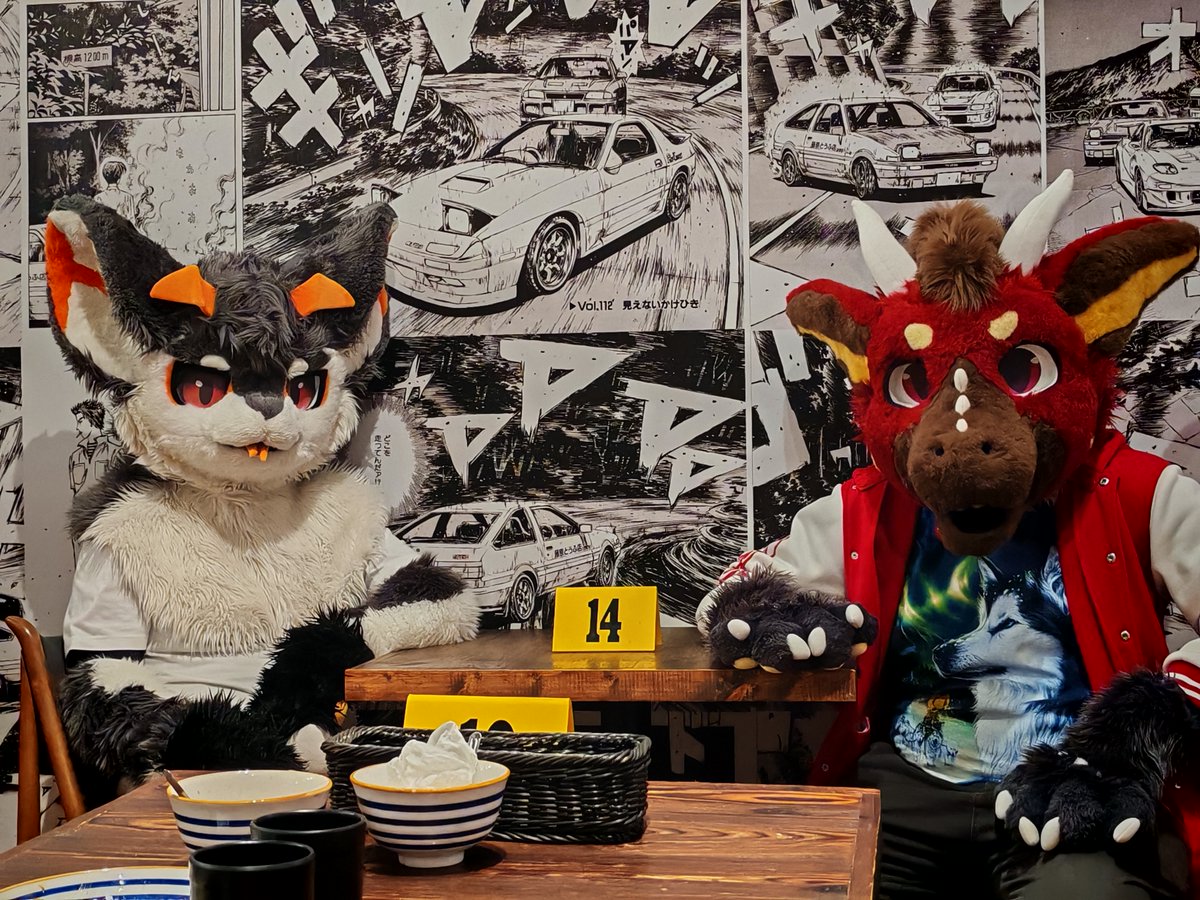 Don't mind us just sitting down here waiting for you to take our orders. Happy fursuit Friday! 

#FursuitFriday #FursuitEveryday #fursuiter #fursuiting #fursuit #Furry #kemono #kemonofursuit #furry #fursona