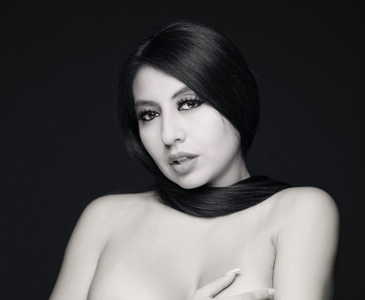 I speak with my eyes 
#travelmodel #latinamodel