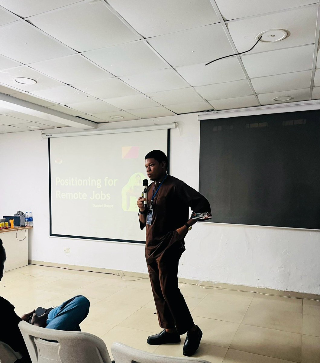 RmfTalents's tweet photo. Landing remote jobs isn’t just about having a good CV, it’s about positioning yourself so that clients instantly see your value.

Daniel Osas (Content Marketer &amp; Copywriter) In his session, broke down what real positioning looks like. https://t.co/QwZ0m75PBn