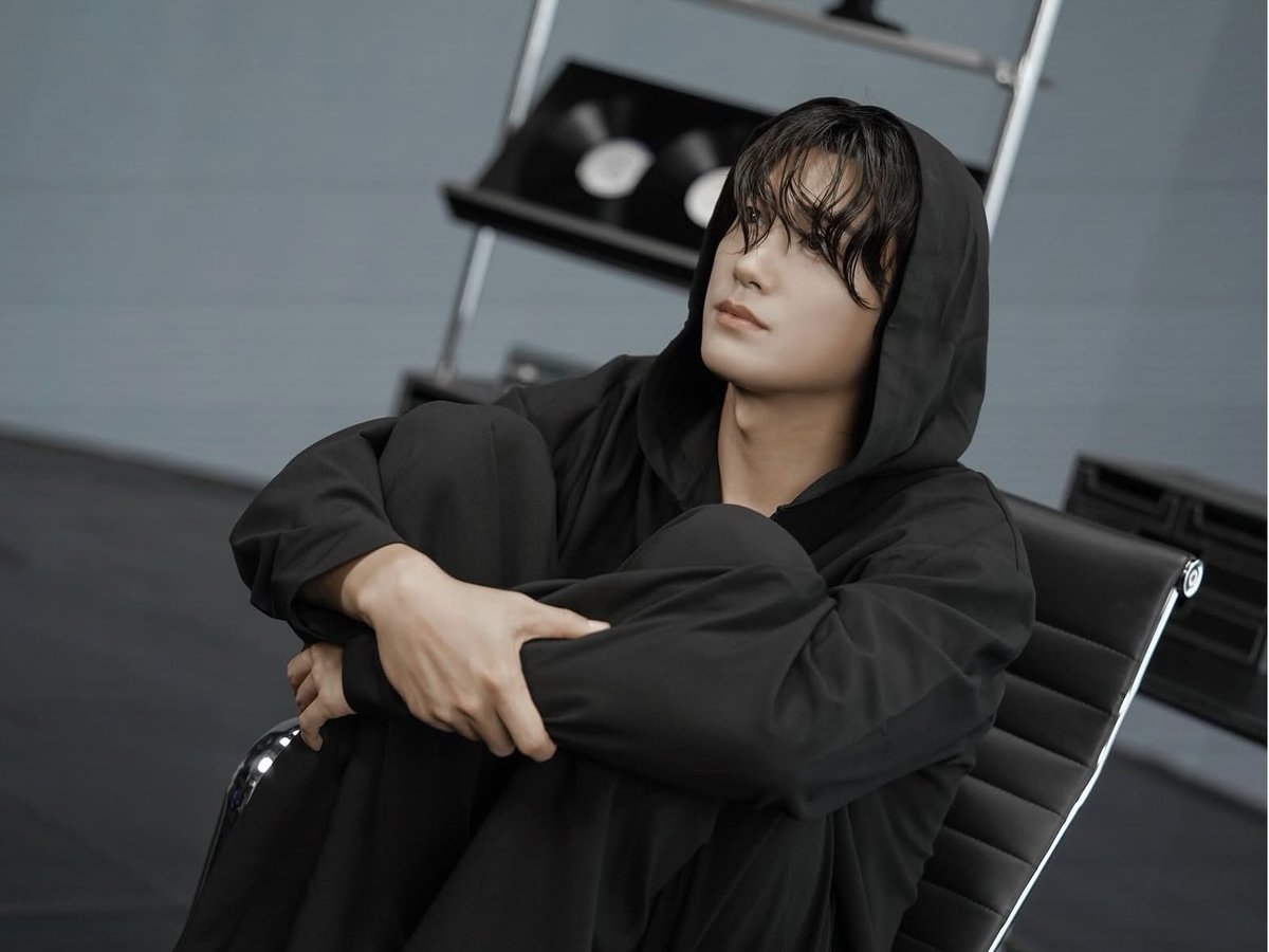 大好きな人の

大好きな座り方🖤✨

今日も癒し効果抜群だなぁ🥹✨

#박형식 
#パクヒョンシク