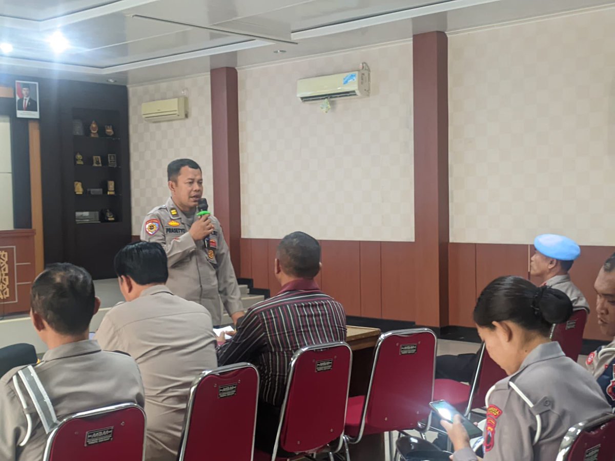 Tim Pokja Sistem Pengelolaan pengaduan Publik Nasional Polresta Cilacap Melaksanakan Sosialisasi Penerapan Sistem Pengelolaan Pengaduan Publik Nasional (SP4N Lapor) dan Perlindungan terhadap pelapor pelanggaran hukum kepada PNPP di lingkungan Polresta Cilacap