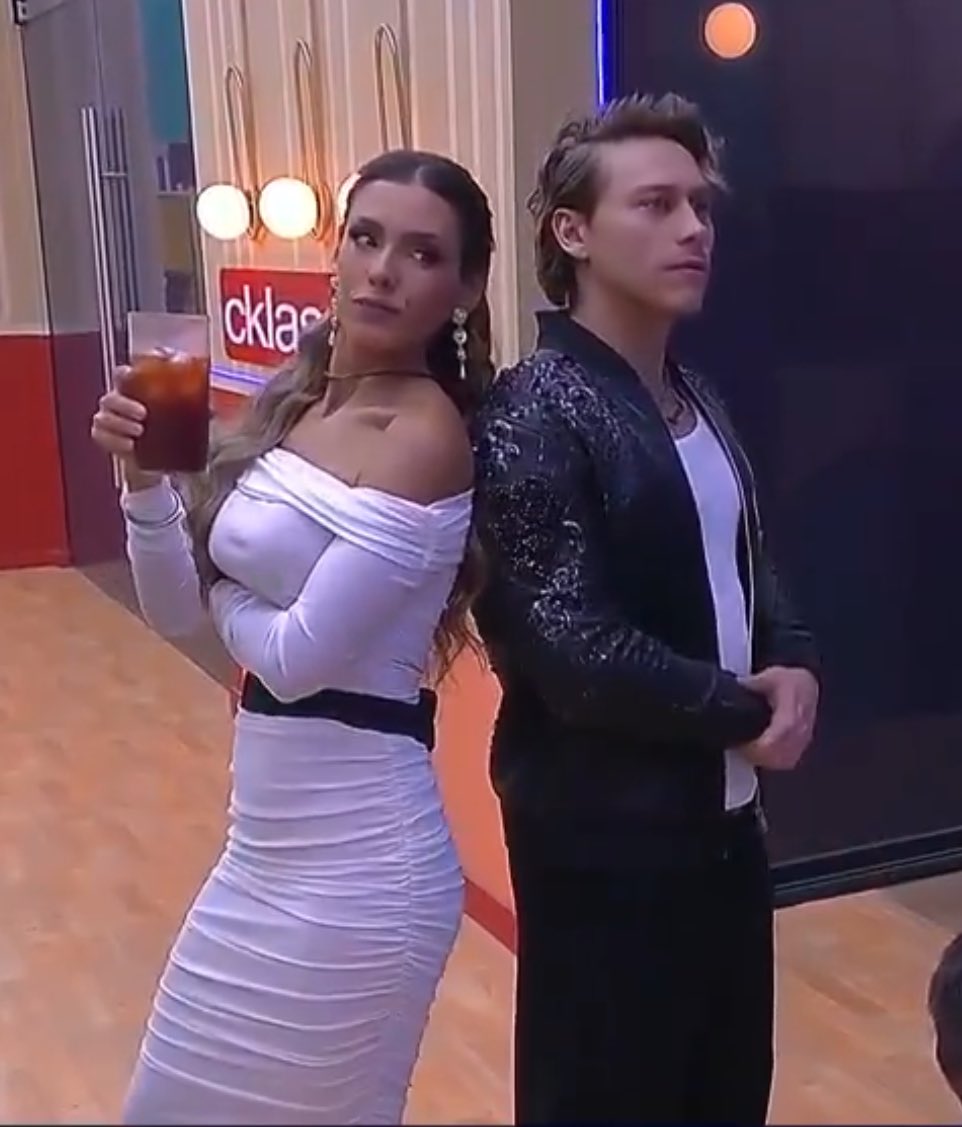 Joeccelynn's tweet photo. Quién pensaría que a los que nunca pensaste apoyar ahora son tus favoritos y en la Gran final #Aldimar #LaCasaDeLosFamosososMx
MAR SE QUEDA
ALDRON IS BACK https://t.co/drjAQ3KWmo