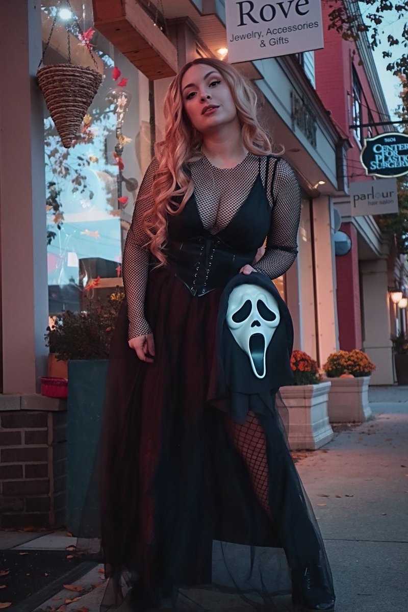 MJWildflowers's tweet photo. Daily posts this spooky season! 
A little downtown to Halloween!

https://t.co/75dsBbxtGt https://t.co/gMe4egk3SP