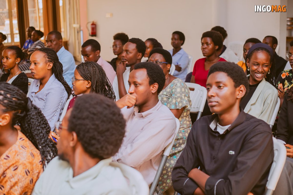 IngoMagazine's tweet photo. Madame Yvette Ihorimbere, Directrice Générale d’Ingiro Action Centre, met en avant le rôle fondamental des femmes dans la société et leur contribution active au développement, même sans accès à une éducation formelle pour certaines. Elle souligne leur engagement à encourager l’éducation de leurs enfants, investissant ainsi dans l’avenir. Pour soutenir efficacement les femmes, elle propose de les rassembler afin de mieux comprendre leurs besoins réels. Dans ce contexte, les médias jouent un rôle crucial en valorisant leurs actions, en mettant en lumière leurs contributions et en renforçant leur visibilité, ce qui favorise la reconnaissance de leur rôle essentiel dans la société.

Ingiro Action Centre se consacre donc à la promotion et au développement des femmes en créant un environnement propice à leur formation, leur expression et leur entrepreneuriat, afin qu’elles deviennent des actrices clés de la transformation sociale et économique. À travers des programmes axés sur l’éducation, la formation professionnelle, le leadership, la santé et l’autonomisation économique, le centre vise à renforcer la confiance et l’indépendance des femmes. De plus, il intègre la communication comme levier de changement, notamment via des émissions radiophoniques qui donnent la parole aux femmes, abordent leurs enjeux et sensibilisent le public à leurs droits, défis et réalisations, célébrant ainsi leur épanouissement et leur impact dans la société.
#Burundi
#He4She 
#IngoTujane 
#GenderEquality
#WomenLeaders
