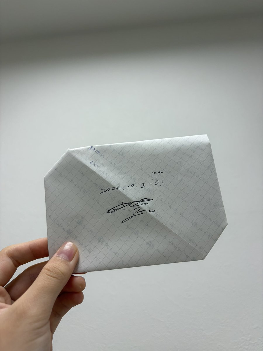 sakura_chakura_'s tweet image. みんながお手紙に香水をかけるのが可愛いので私も真似してみました
第三幕はじまるよ