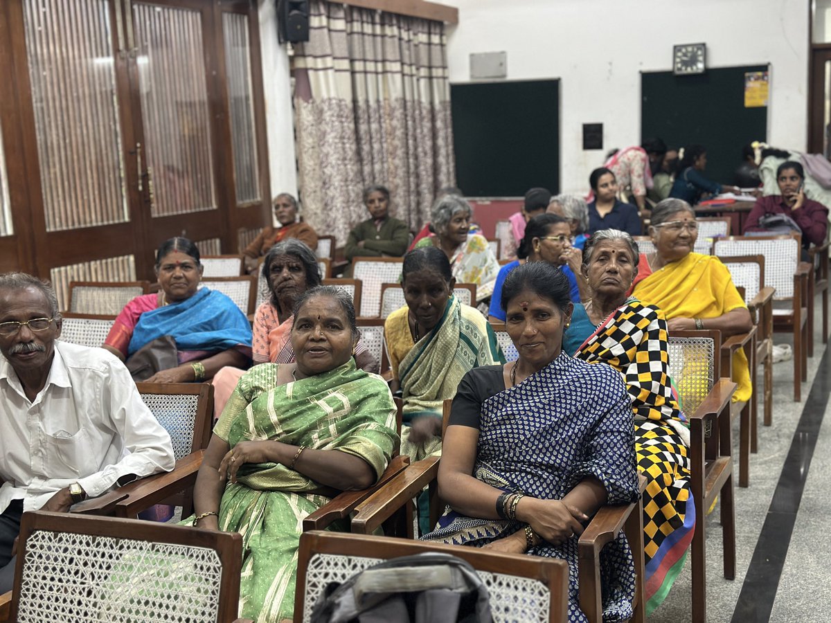 sakie339's tweet photo. Senior citizens from informal sector &amp; lower socio economic status brought out a report on access to government health facilities in Bengaluru 🌷 - facilities are not bad at all. Some of us helped out here &amp;  there but it wasn’t a detailed research more like an overview https://t.co/o6avwNUN6M