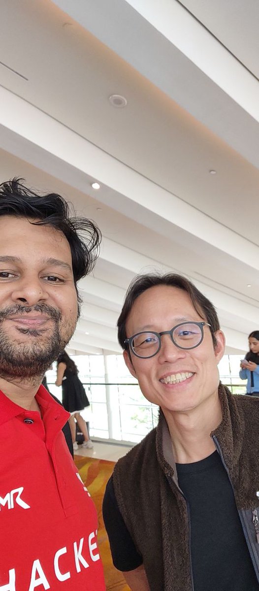 nftcutie's tweet image. One with the legend @ysiu 
It was a pleasure connecting 😃
#TOKEN2049Singapore #networkstate