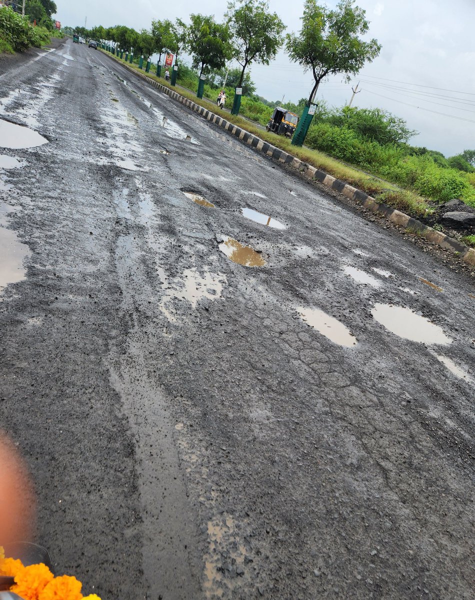 realsadhubaba's tweet photo. Respected @nitin_gadkari ji, @PMOIndia, @narendramodi ji, &amp; @Bhupendrapbjp ji,

The situation of the Rajkot-Bhavnagar highway for last 2-3 years. The road is full of potholes, waterlogging, and is extremely unsafe for daily commuters.

#Rajkot #Bhavnagar #Highway #Infrastructure https://t.co/sbqtcVIWZ6