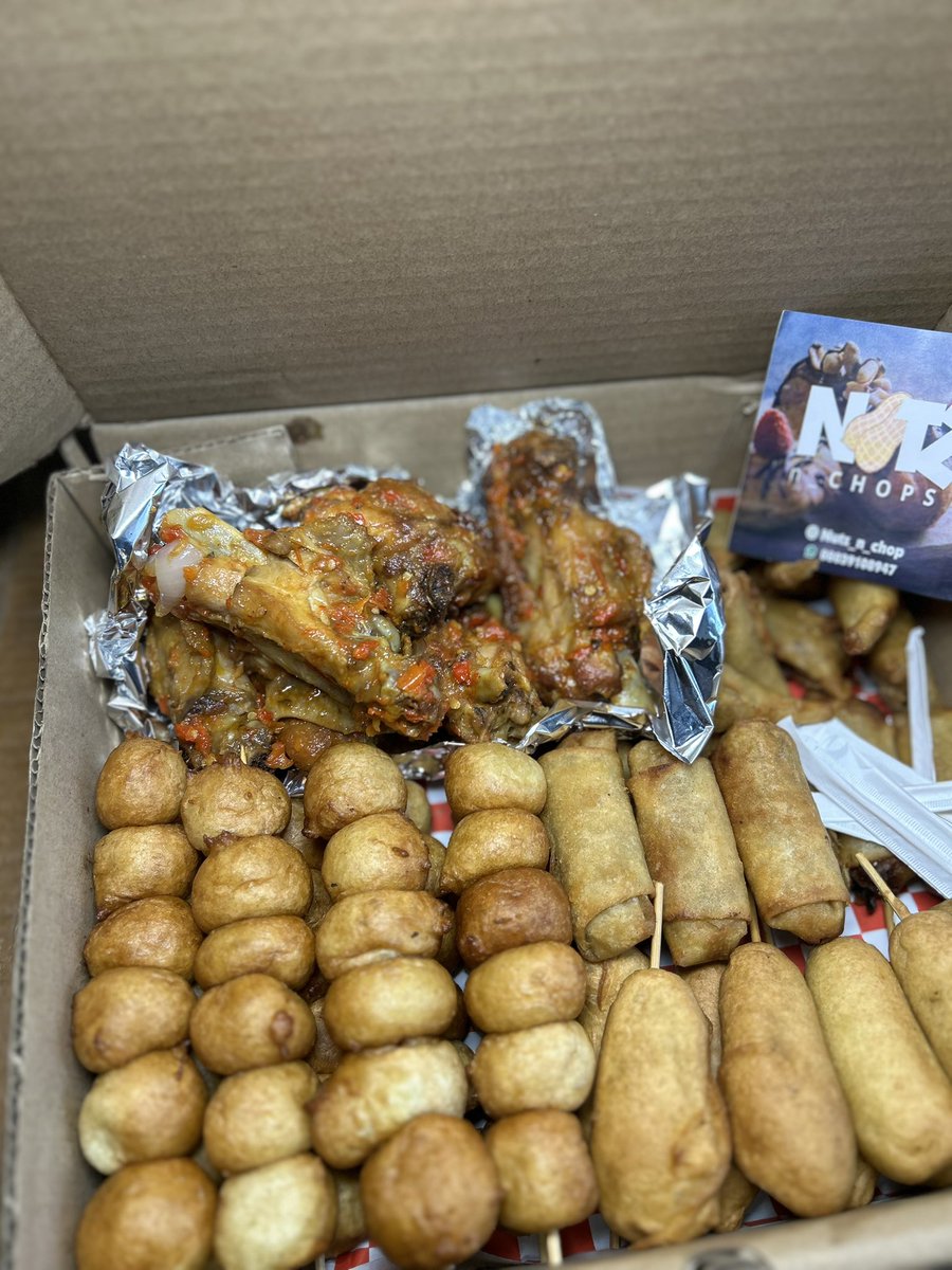 nutz_n_chops's tweet image. Happy New Month Fam❤️
TGIF💃💃

How excited are you for the weekend?
Throwing a party?
Hosting friends?
Hanging out at the beach?
Just want to chill at home with a snack?

Then we are available for your orders

Call/whatsapp-08039108947
📍Abule Egba,Lagos

Ensure to preorder!!