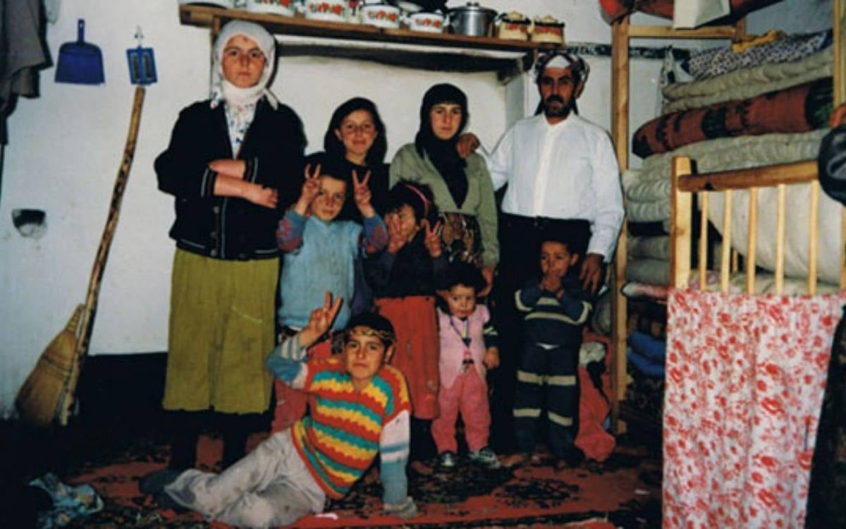 #VartinisKatliamı davası, büyük uğraşlarla zamanaşımına uğratıldı; unutturulmak, karanlıkta bırakılmak istendi. Katliamın 32. yılında bir kez daha söylüyoruz: Vartinis Katliamı, insanlığa karşı işlenmiş suçtur ve failleri bellidir.

İnsanlığa karşı işlenmiş suçlarda zaman aşımı