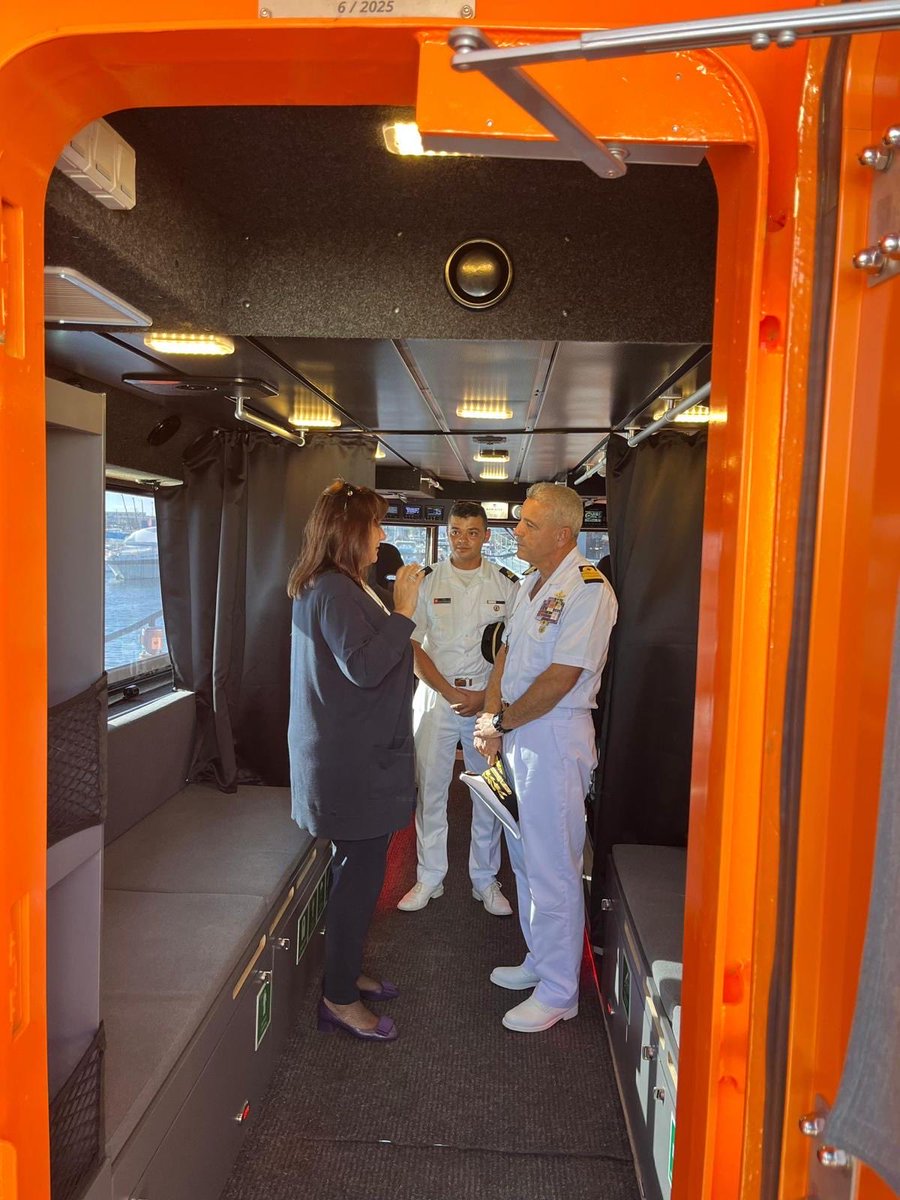 dubravkasuica's tweet photo. In Tunis, I visited La Goulette, the main naval base of the Tunisian Navy, to deliver two new boats together with the Defence Ministry. 

Strengthening search and rescue is essential to save lives in the Mediterranean, and the EU is proud to support Tunisia with equipment, training and coordination to both rescue people at sea and fight smugglers.
🇪🇺🤝🇹🇳