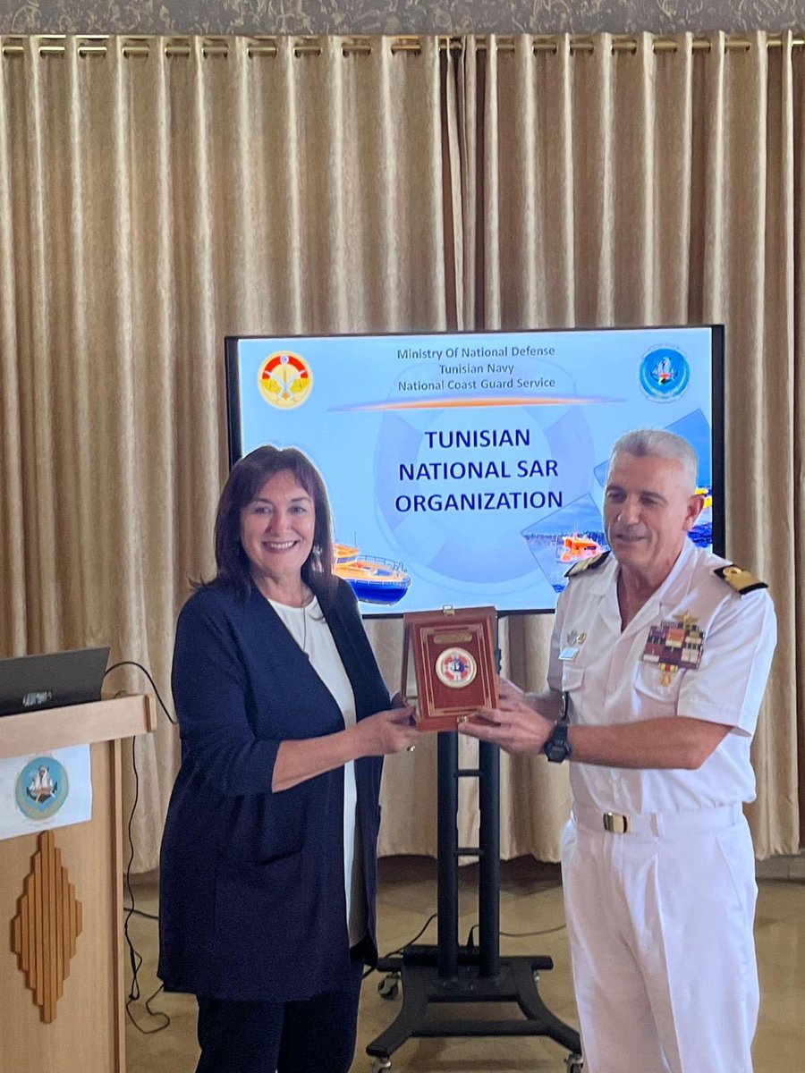 dubravkasuica's tweet photo. In Tunis, I visited La Goulette, the main naval base of the Tunisian Navy, to deliver two new boats together with the Defence Ministry. 

Strengthening search and rescue is essential to save lives in the Mediterranean, and the EU is proud to support Tunisia with equipment, training and coordination to both rescue people at sea and fight smugglers.
🇪🇺🤝🇹🇳