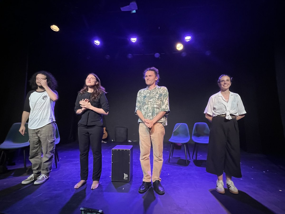 ValRenauld's tweet photo. Quelques belles idées et jolis passages dans ce #MoiJaiChoisi… @Theatre_la_Luna, conversation de #CliffPaillé entre jeunes sur le monde, les menaces, la haine et la capacité à se projeter. Mais c’est décousu, pas hyper bien joué, et finalement long (10) #FestAvignonOff https://t.co/YJnufNc6G0