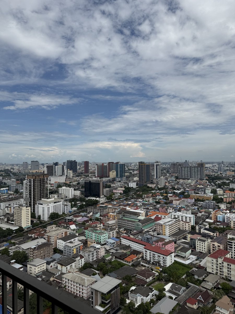 gptefan's tweet image. Arrived in Bangkok - may the Q4 lock-in begin 💆‍♂️