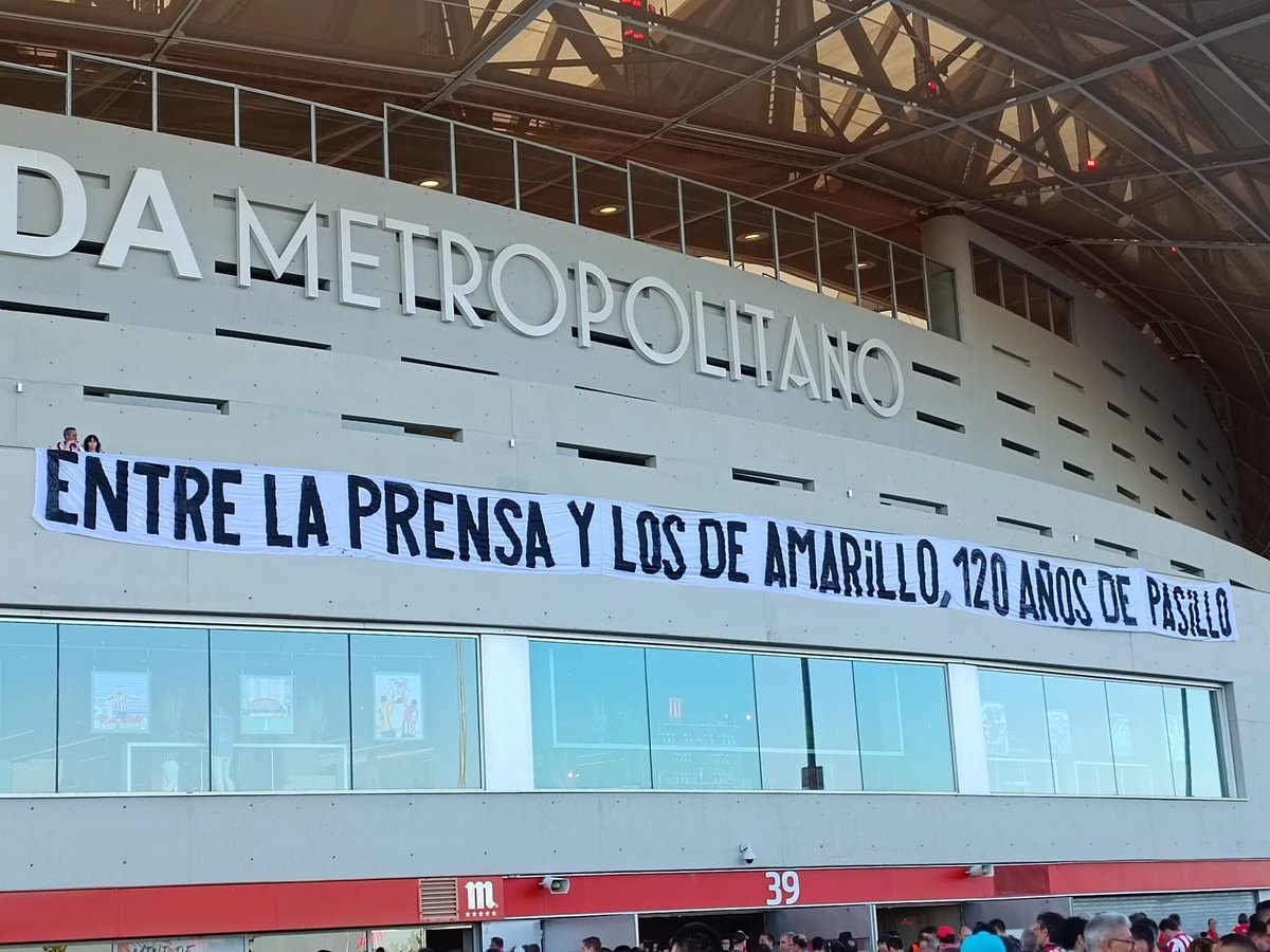 El Atleti y las pancartas siempre unidos a lo largo de su historia. Que pancarta o tifo es tu preferido? 🔴⚪️ #Atleti