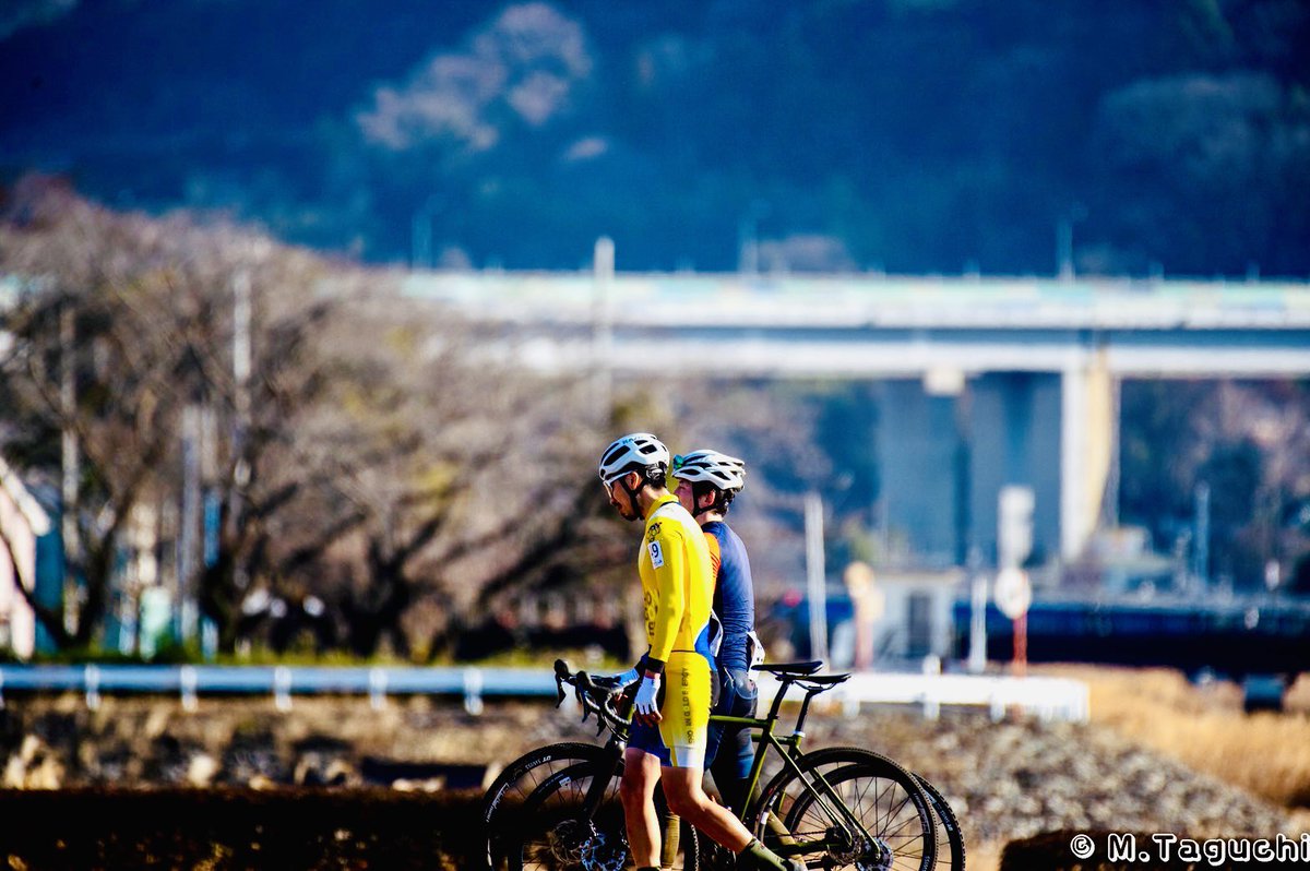 cycle_days's tweet photo. 湘南シクロクロスのポスターを届けて頂きました。　

店主はまだちょっと出走は難しそうですが
今年も多くのお客様がお世話になると思います😌

お持ちいただけるチラシもありますので、ご来店の際はぜひ♪ https://t.co/MqSHPNG2GA