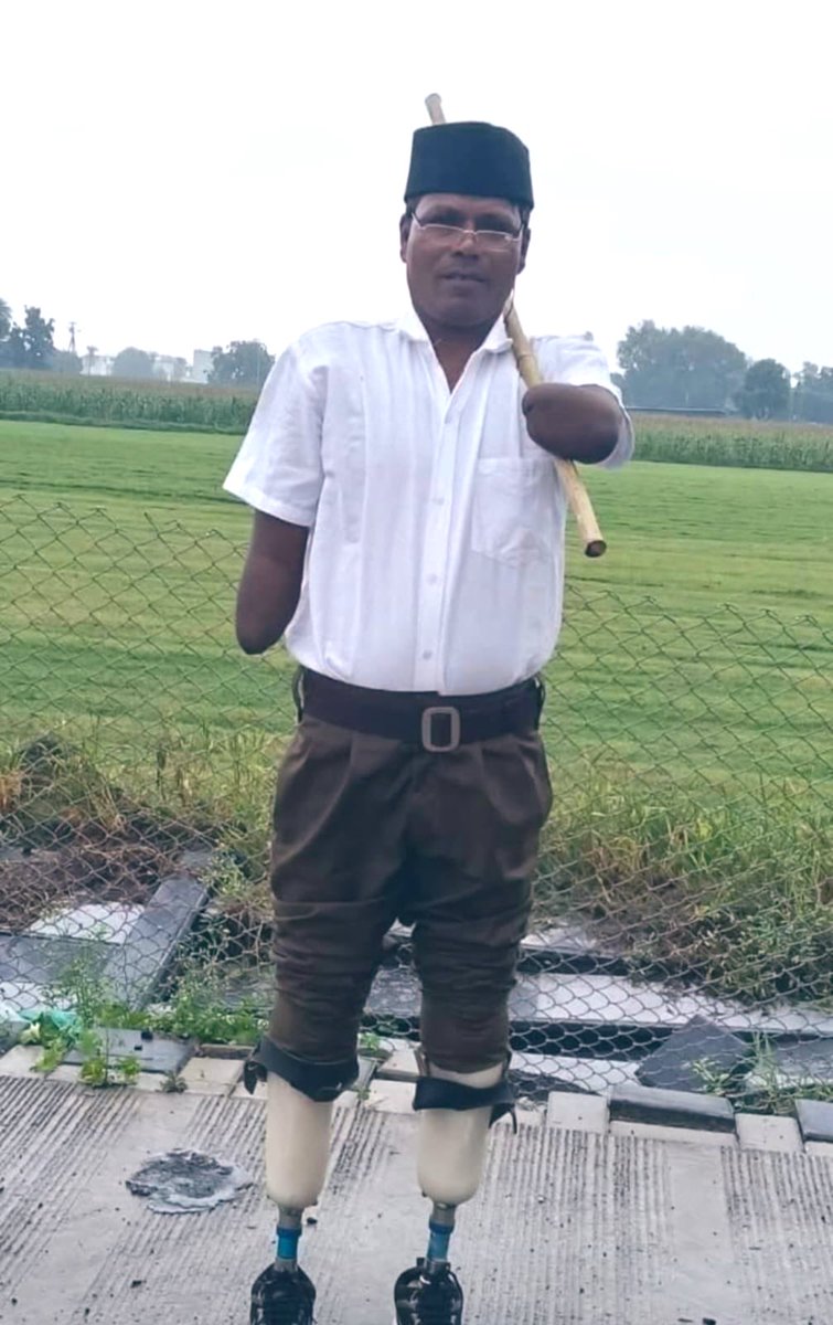 MajorPoonia's tweet photo. He has no hands &amp; walks on artificial limbs but his spirit is stronger than steel
An RSS swayamsevak who proves that service to mankind &amp; motherland is not in limbs, it’s in the HEART.
अटूट साहस और अविचल संकल्प के प्रतीक 
Salute &amp; Respect ❤️🙌🇮🇳💪
#Inspiration #RSS100Years https://t.co/0RduTWlxd0