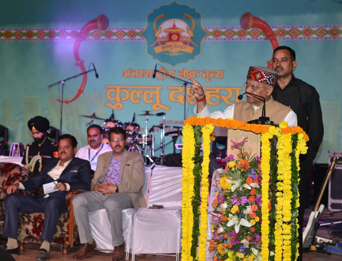 RajBhavanHP's tweet image. श्री @ShivPShukla_Gov ने कहा कि नशे के खिलाफ वह अपने अभियान को जारी रखेंगे। उन्होंने लोगों से अपील की कि वे संकल्प लें, &quot;हिमाचल को बचाना है तो नशे को बघाना है।&quot; उन्होंने कहा कि नशे की बुराई को दूर करने का काम करें, जिसमें भगवान रघुनाथ जी साहस देंगे।