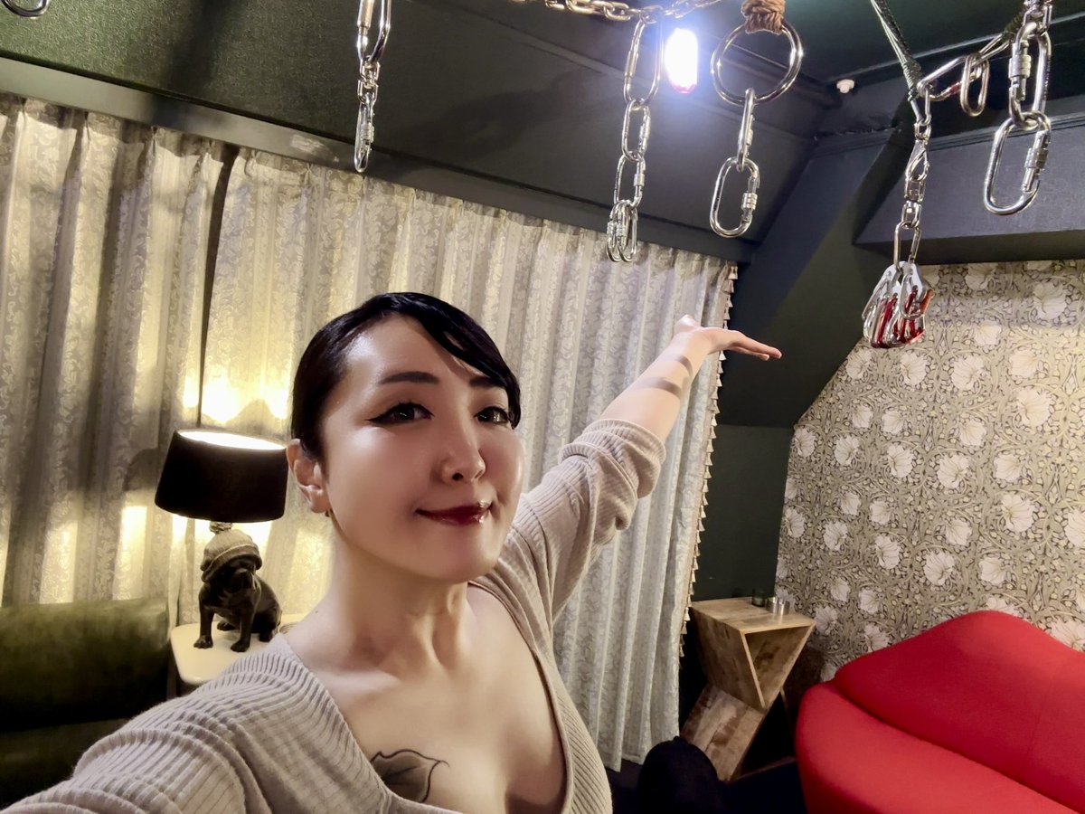 明日10/4(土)はスナック一美、
六本木Agri Dolceにて
16-22時でオープンです🥃🌙
池袋にてガッちゃんを偲んだのち、
ゆっくりまったり開けております。
5日が昼からライブなので早めに閉めるかもなので、
夜に来られる方はご連絡いただけたらとても嬉しいです🌸