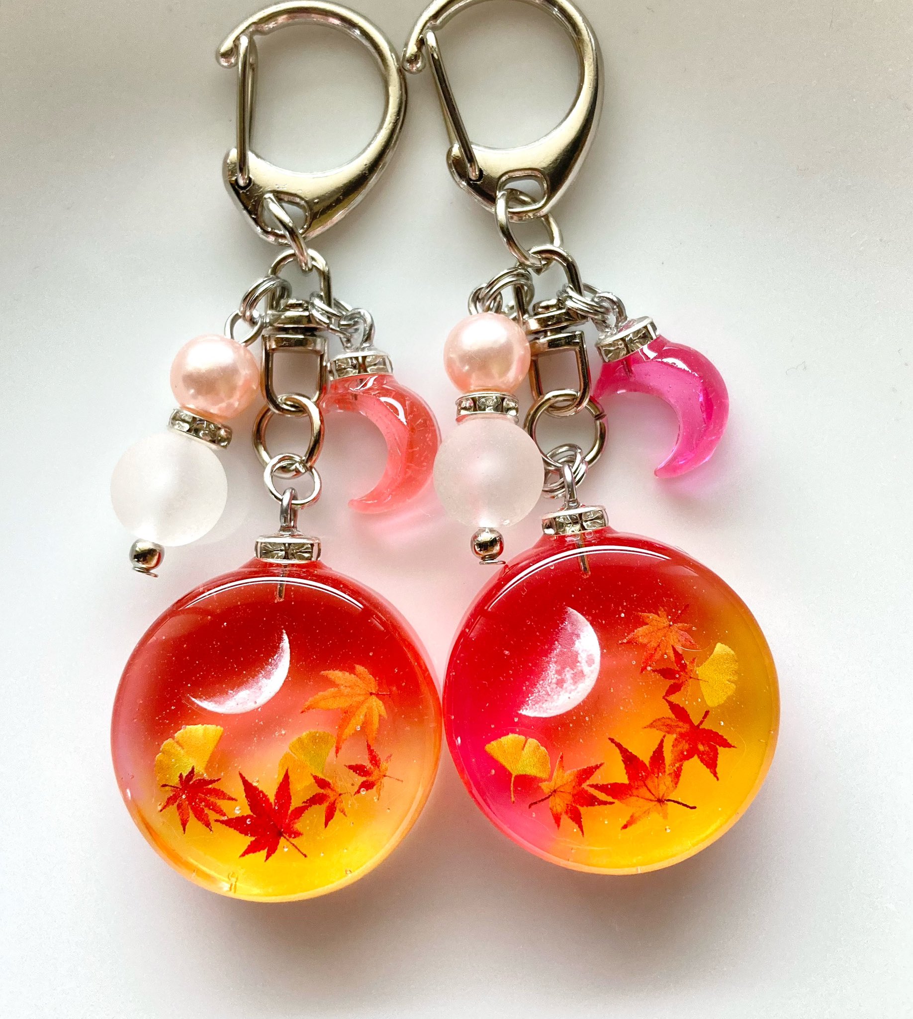 ☆秋の夜空を見上げる猫☆～紅葉狩り～　他レジンキーホルダー計5点 作家のためのレジン 紅葉とネコのキーホルダーを作ろう - YouTube