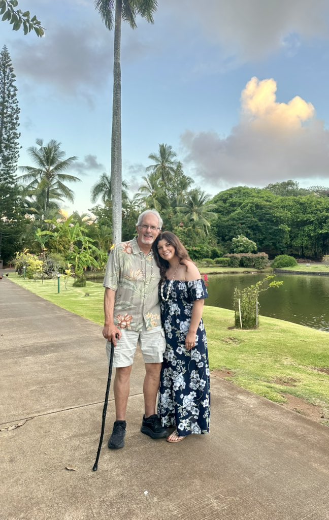 ebworswick's tweet photo. Soaking up the last few days of Hawaii. 🌅❤️🌺☺️ https://t.co/oXa33LSG0h
