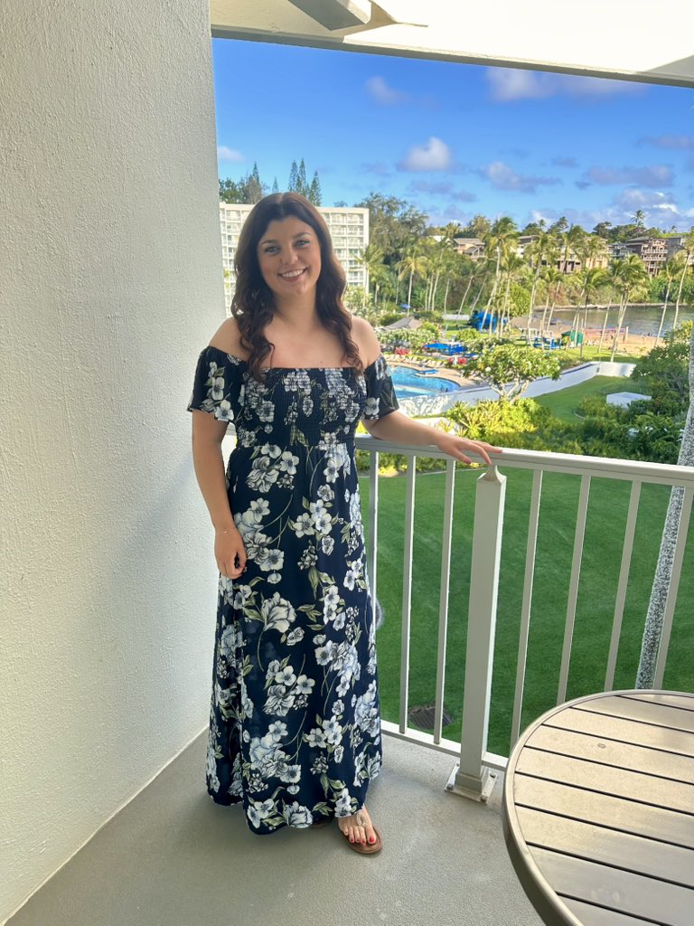 ebworswick's tweet photo. Soaking up the last few days of Hawaii. 🌅❤️🌺☺️ https://t.co/oXa33LSG0h