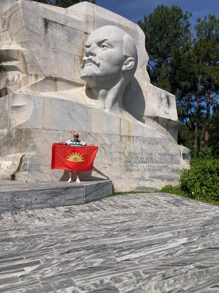 BelfastBranch's tweet photo. #Havana #ParqueLenin ✊🇨🇺🇮🇪 https://t.co/vHuShRgdfU