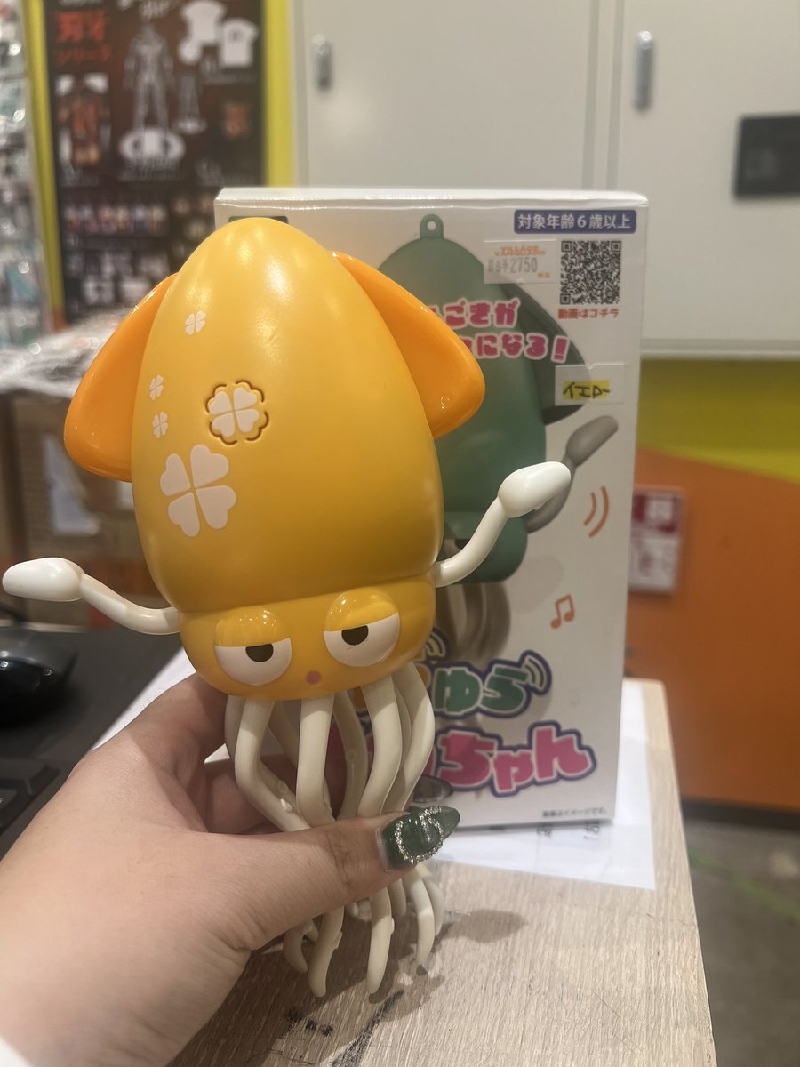 Suu_MFS_'s tweet photo. よしさん、てったさん！！！
私も手に入れました、羽田で踊らせたいと思います🦑 https://t.co/xu9RO3qICo
