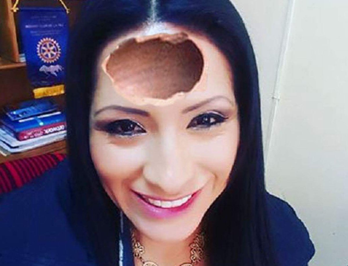 Priscila "la reina del contenido" a la hora de convivir e integrarse en la fiesta que están teniendo. JAJAJAJA

#LCDLFMX3 #LaCasaDeLosFamosososMx