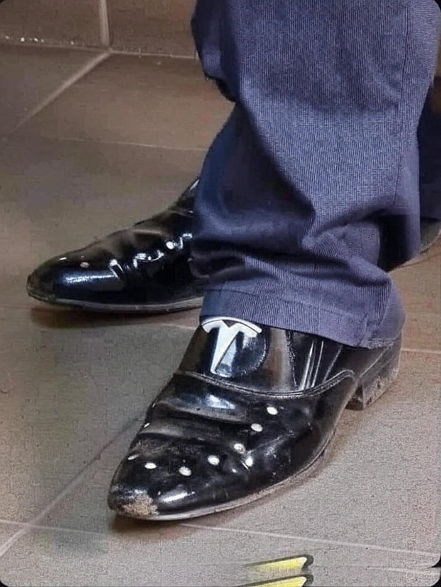 Not saying how many <a href="/Tesla/">Tesla</a> I own, but when it hits $500 there will be signs <a href="/elonmusk/">Elon Musk</a> <a href="/TeslaBoomerMama/">AleXandra Merz 🇺🇲</a> <a href="/CernBasher/">Cern Basher</a>