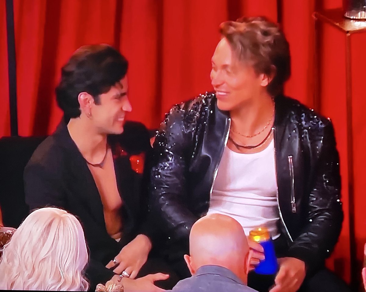_Pequeee's tweet photo. Facundo tratando de limpiar su imagen diciéndole cosas bonitas a Aarón! La cara de Aarón es CINE. Y Aldo inmediatamente: 

AARON NUESTRO GANADOR 
ALDRON IS BACK

#LaCasaDeAaron https://t.co/PhxFq5vMt2