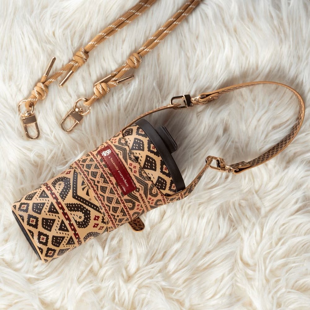 IniAlalalannn's tweet photo. and boleh je collab dengan ZUS kan?? aku sendiri beli yang design Pua Kumbu ni dulu.. Now ada corak lawangan, labu sayong and Peranakan punya design.. what a missed opportunity
https://t.co/R3xiCl2H9j https://t.co/07nXMLqBr7
