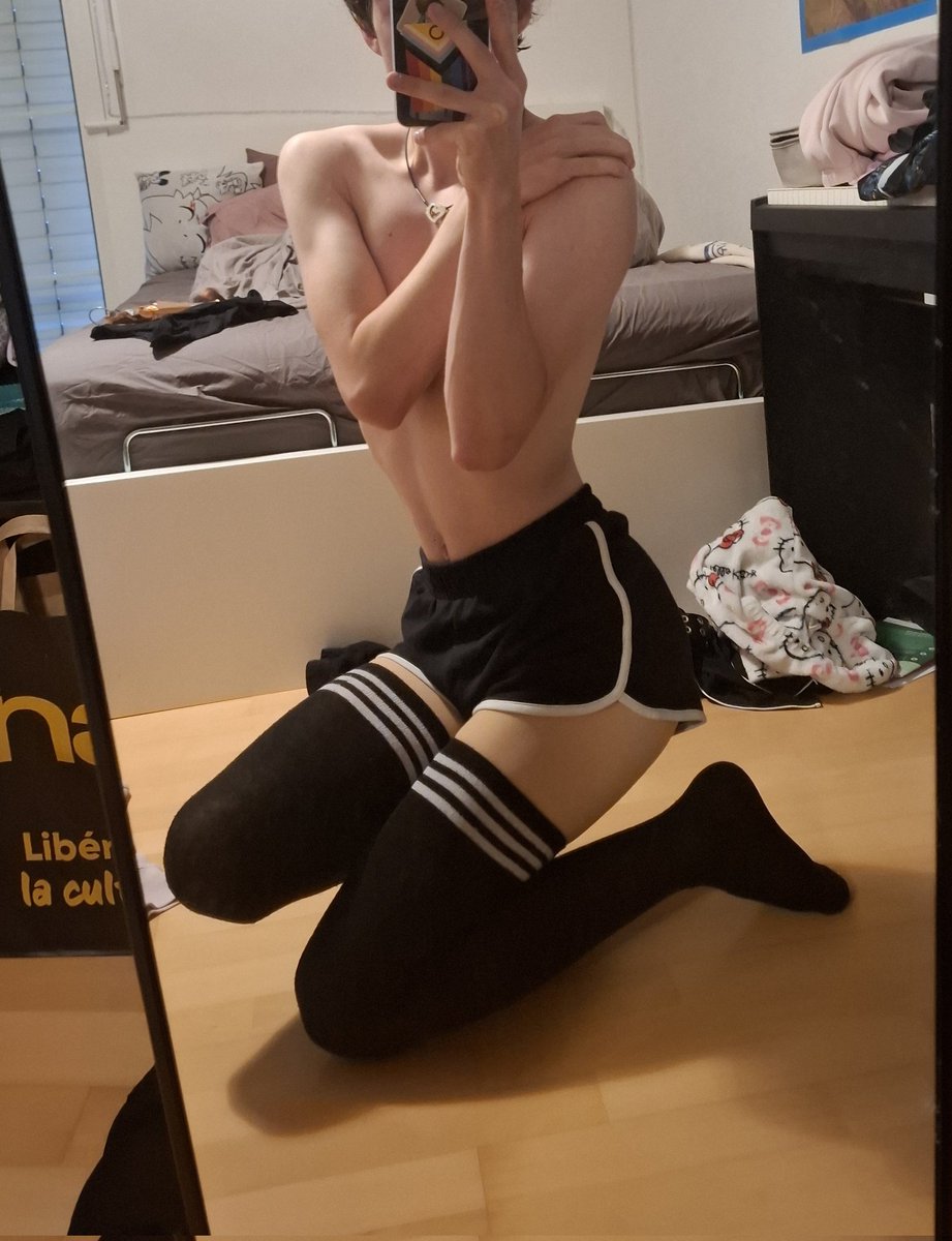 Humble_Femboy's tweet image. Average cs student 💻