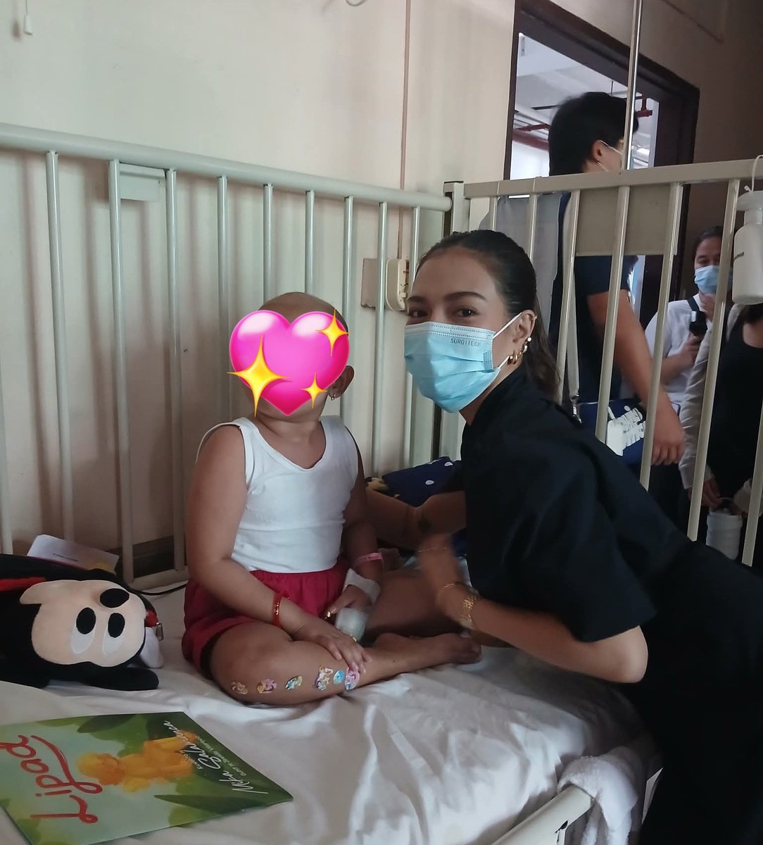 hindi ko alam ano i caption ko dito. pero sana nakikita ng karamihan kung gaano kabuti ang puso mo at blessings ka sa mga taong nararamdaman ang presensya mo:)

 J SPRAY YOUR WAY MIKA
J SPRAY YOUR WAY MIKA