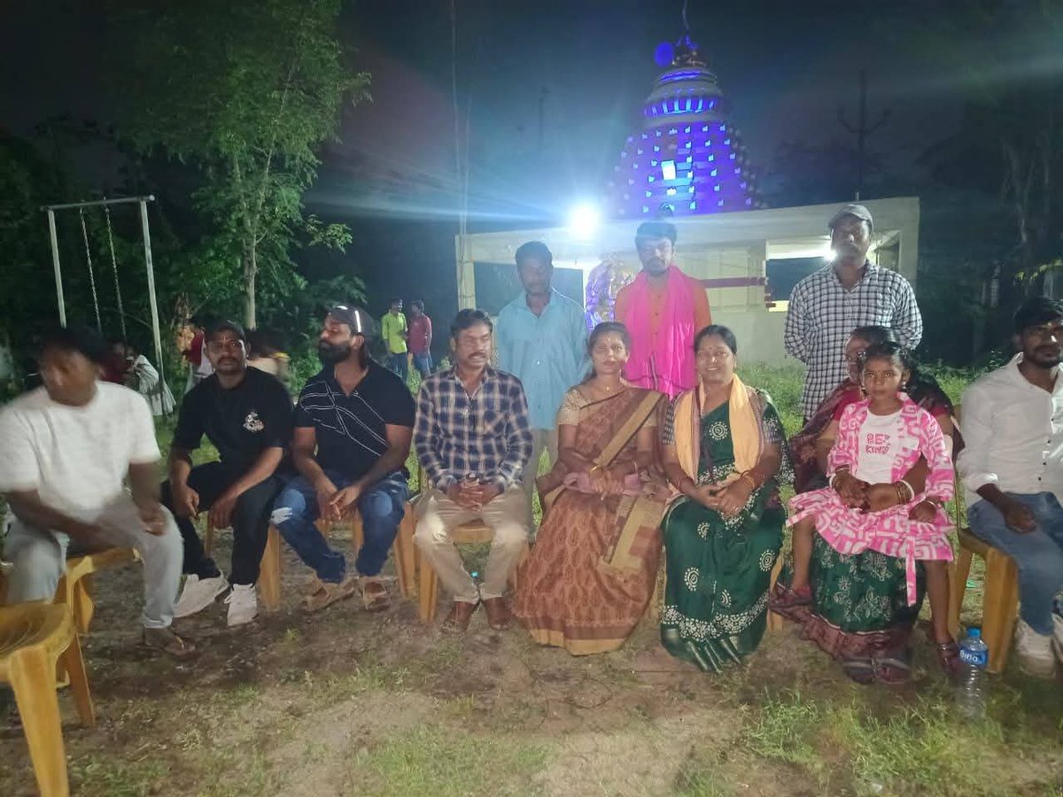 _PK_BJP's tweet photo. ରାଉରକେଲାସ୍ଥିତ ଶୀତଳପଡା ଠାରେ ସ୍ଥାନୀୟ ଲୋକ ମାନେ ନିଜସ୍ବ ପ୍ରୟାସରେ ମନ୍ଦିର ପରିସରରେ ଏକ ପାର୍କ ତିଆରି କରିଛନ୍ତି । ପାର୍କର ଉଦଘାଟନ ଅବସରରେ ମାନ୍ୟବର ବିଧାୟକ ରଘୁନାଥପାଲ୍ଲୀ ଦୁର୍ଗାଭାଇଙ୍କ ସହିତ ଯୋଗ ଦେଇଥିଲି। ଅଞ୍ଚଳବାସୀଙ୍କ ଏହି ଅଭିନବ ପ୍ରୟାସ ଆଜିର ସମାଜ ପାଇଁ ଏକ ଭଲ ଉଦାହରଣ ସୃଷ୍ଟି କରିଛି https://t.co/TumGnh9j6U