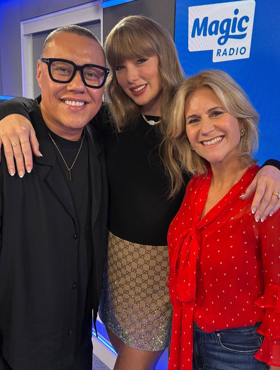 swifferupdates's tweet photo. 📸| Taylor at @MagicRadio777 for #tsthelifeofashowgirl !! https://t.co/tnkNQWPrl5