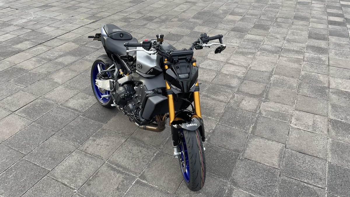 36kota_09sp's tweet photo. MT09SP納車されました！！！
R3からの乗り換えです！

学生のうちに大型に乗る夢が叶いました！
次はこのバイクで日本中走り回ります🗾 https://t.co/h6jJNduCHp