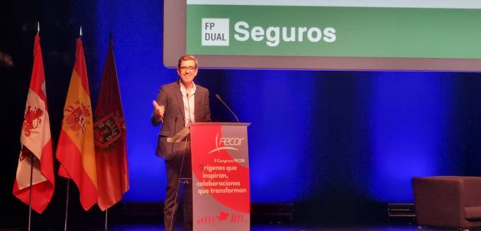 GrupoAseguranza's tweet photo. #CongresoFecor 
@UNESPA pide colaboración a la #mediación para extender la #FPDual en #Seguros

🖋️Por @AnaAmigo_ 

#Formación @Fecorcorredores 

https://t.co/MA9zlFsugC https://t.co/QKddx2G4Gx