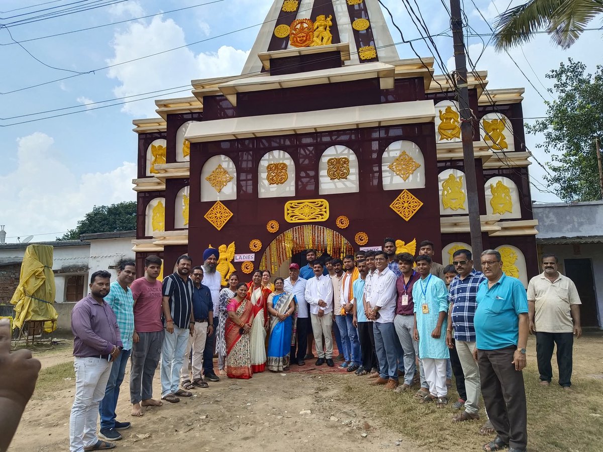_PK_BJP's tweet photo. ରାଉରକେଲାର ବିଭିନ୍ନ ପୂଜା ମଣ୍ଡପ କମିଟି ଗୁଡିକର ନିମନ୍ତ୍ରଣ ରକ୍ଷା କରି ସ୍ଥାନୀୟ  କାର୍ଯ୍ଯକର୍ତ୍ତାଙ୍କ ସହିତ ଯାଇ ମଣ୍ଡପ ଗୁଡିକ ବୁଲି ମା ଦୁର୍ଗାଙ୍କ ଆଶୀର୍ବାଦ ନେଇଥିଲି। 
ପୂଜା କମିଟି ତରଫରୁ ଆକର୍ଷଣଣୀୟ ତୋରଣ ଆଉ ସାଜସଜ୍ଜା ଅତ୍ୟନ୍ତ ଉଚ୍ଚକୋଟୀର । ସମସ୍ତ ପୂଜା ମଣ୍ଡପ ଗୁଡିକର ସଦସ୍ଯ ମାନଙ୍କୁ ଅନେକ ଅନେକ ଧନ୍ୟବାଦ। https://t.co/lZnsPUWjRq