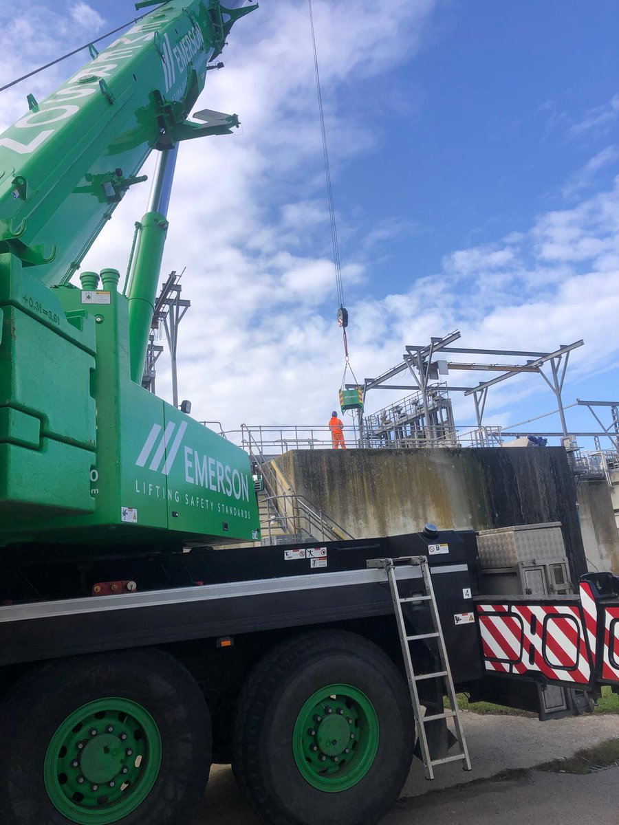 EmersonHire's tweet image. Our exceptionally talented engineering team have built Emerson its very own hydraulic grabber.

It was booked up to go on site as soon as it was completed, so off it went on its maiden voyage to get stuck in!

#Emerson #MechanicalEngineering #HydraulicTechnology