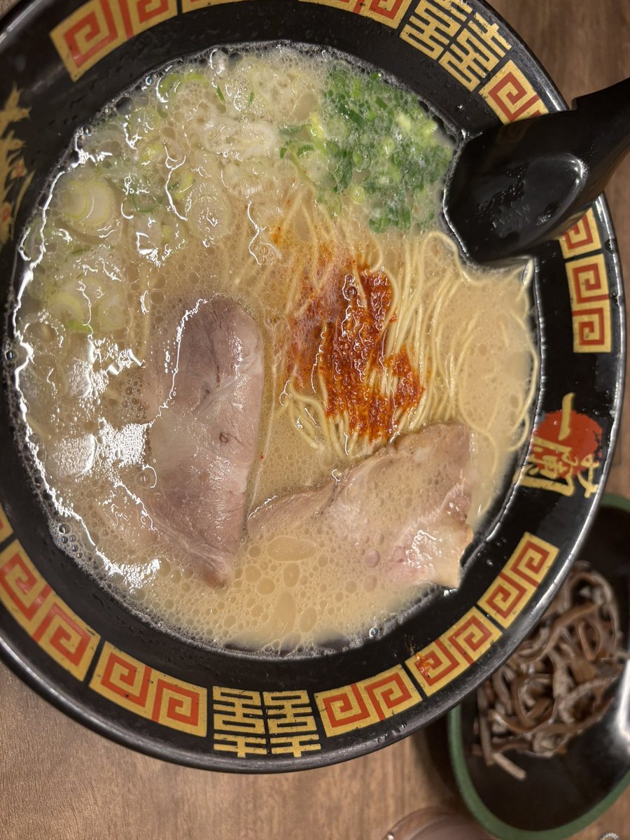 しろくろ tweet media