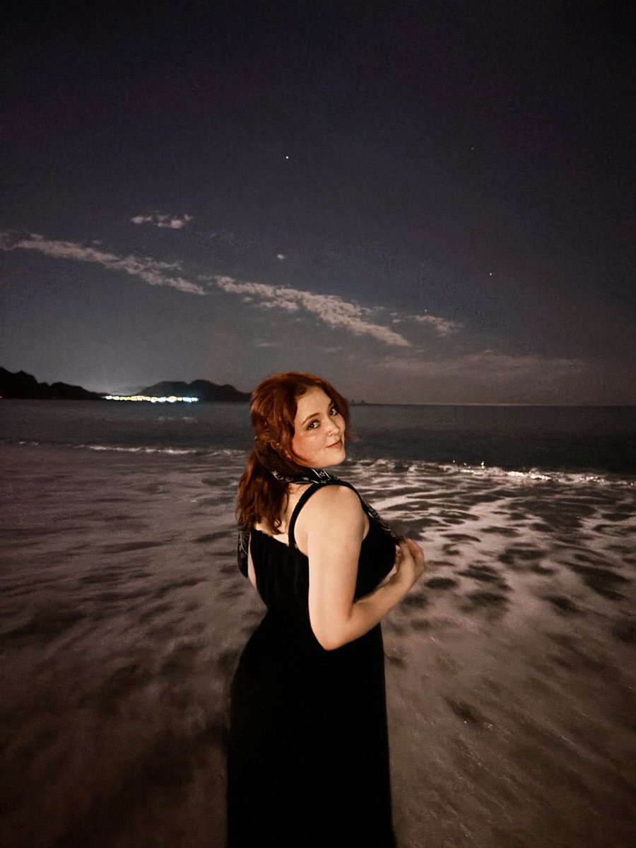 SofiaCalvoC's tweet photo. Hot summer nights 🌘 https://t.co/mJA38EnGi3