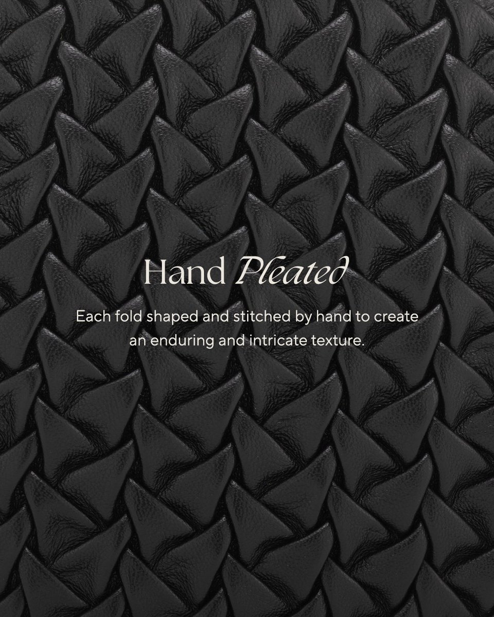 AranyaniRetail's tweet image. A quiet study of detail | Each pleat on our Velora Hobo bag is placed by hand, transforming an everyday silhouette into a timeless piece of artistry.

#luxurywithpurpose