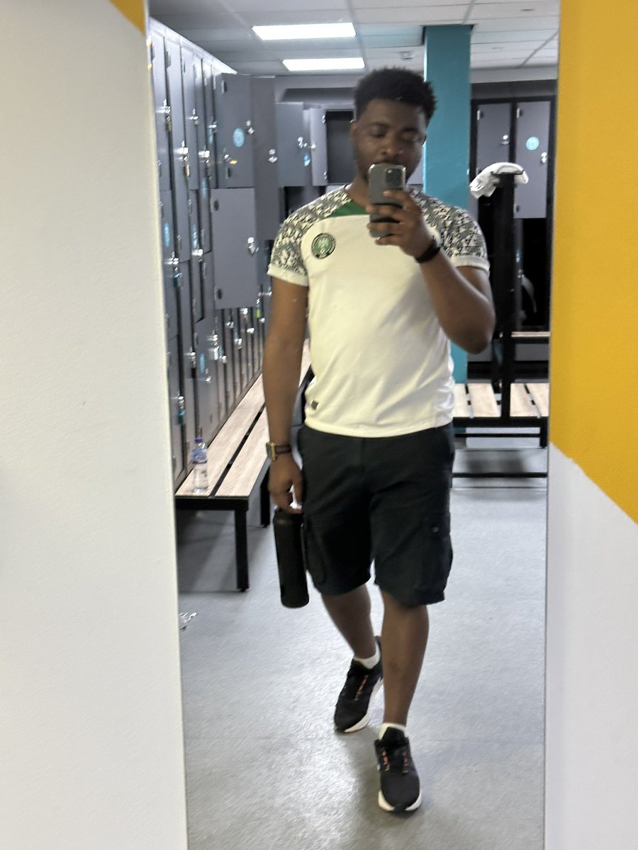 sportsdokitor's tweet image. Hydration is one of the most important factors for safe and effective exercise. Here’s why:

 1. Regulates Body Temperature
- During exercise, the body produces heat. Sweating helps cool you down, but it also leads to fluid loss.
- Staying hydrated prevents overheating and…