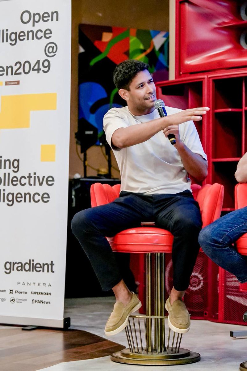 MikegCrypto's tweet image. What a panel 🔥 

@Gradient_HQ 

Open intelligence day @token2049 

We building folks 👊 

#moderator